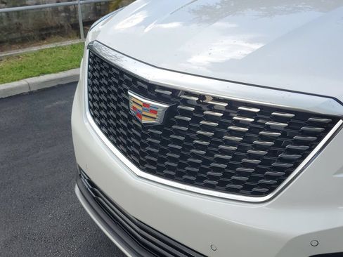 Used 2023 Cadillac XT5 Premium Luxury w/ LPO, Premium Carpet Package FWD image 9
