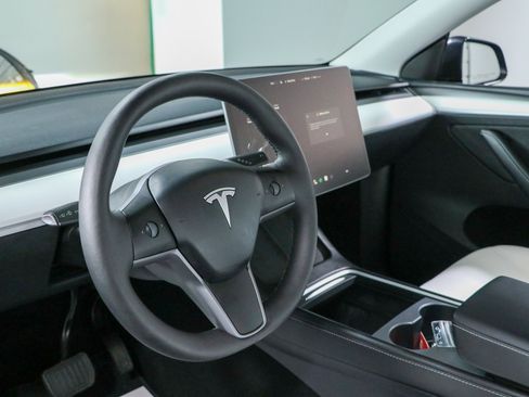 Used 2024 Tesla Model Y Long Range RWD image 20