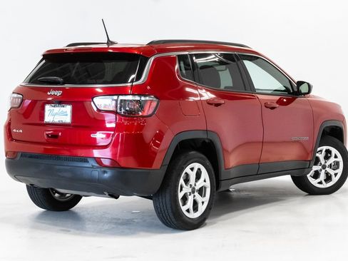 Used 2025 Jeep Compass Latitude w/ Sun & Sound Group AWD/4WD image 30