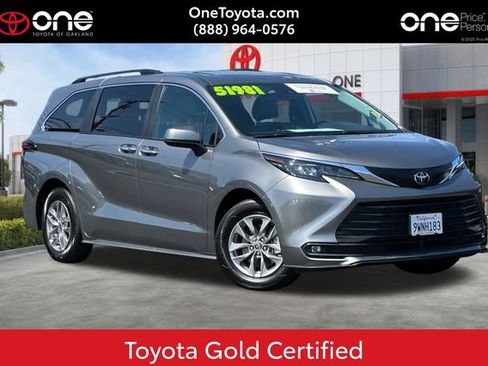 Certified 2026 Toyota Sienna XLE FWD image 1