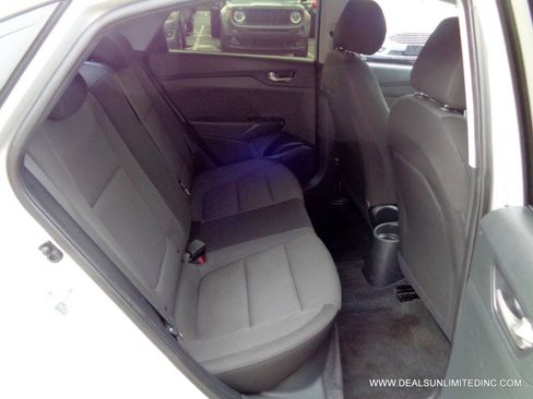 Used 2021 Hyundai Accent SE image 16