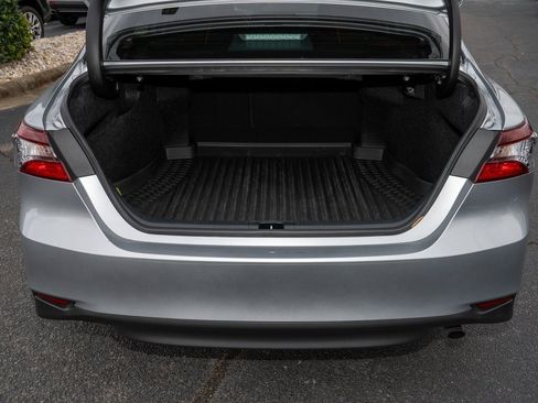 Used 2023 Toyota Camry LE image 5