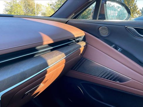 Used 2024 Genesis G80 image 30