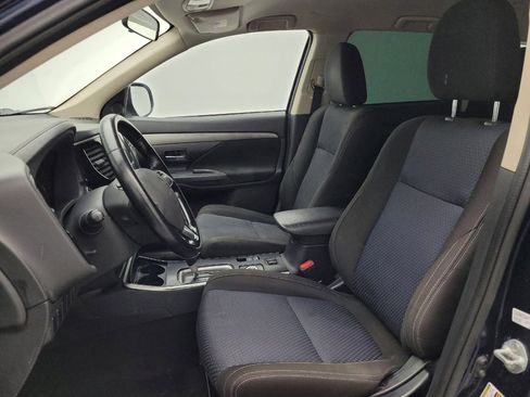 Used 2017 Mitsubishi Outlander SE image 17