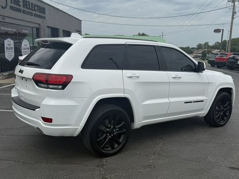 Used 2020 Jeep Grand Cherokee Altitude AWD/4WD image 17
