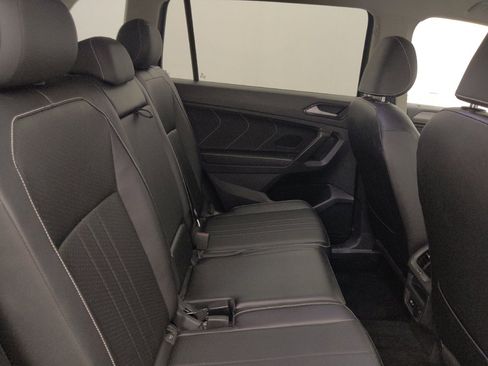 Used 2022 Volkswagen Tiguan SE FWD image 19