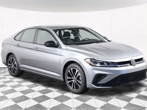 Used 2025 Volkswagen Jetta Sport image 11