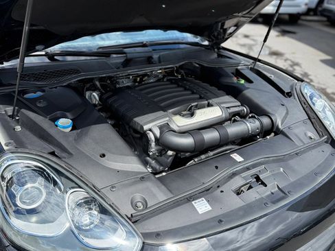 Used 2017 Porsche Cayenne Platinum Edition AWD/4WD image 12