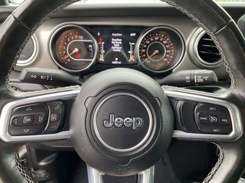 Used 2022 Jeep Gladiator Overland w/ Cold Weather Group AWD/4WD image 20