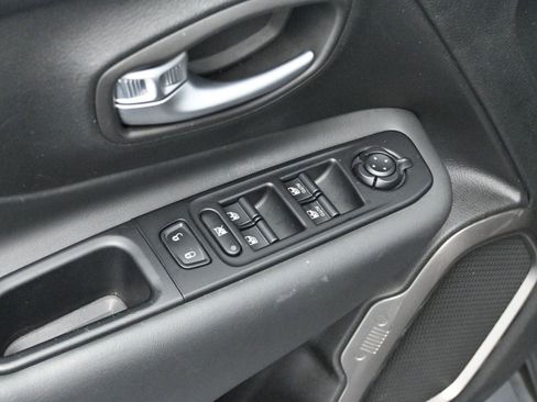 Used 2021 Jeep Renegade Limited AWD/4WD image 10