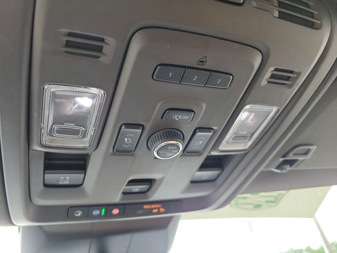 Certified 2023 Cadillac Escalade Premium Luxury w/ Performance Package AWD/4WD image 19