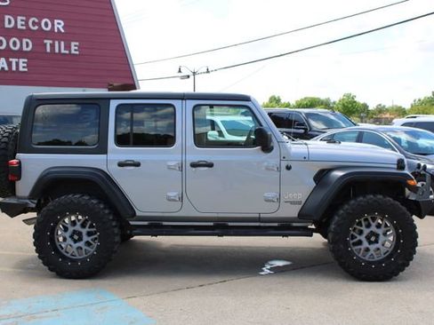 Used 2018 Jeep Wrangler Unlimited Sport S AWD/4WD image 2
