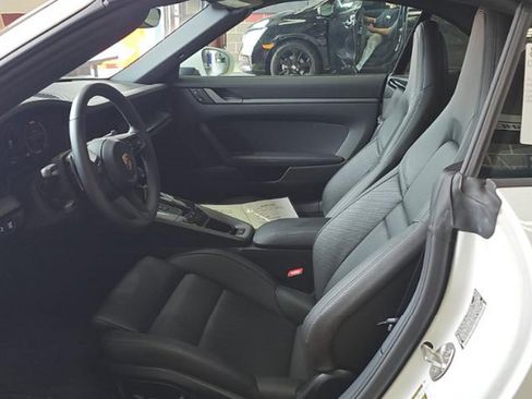 Used 2025 Porsche 911 Carrera RWD image 6