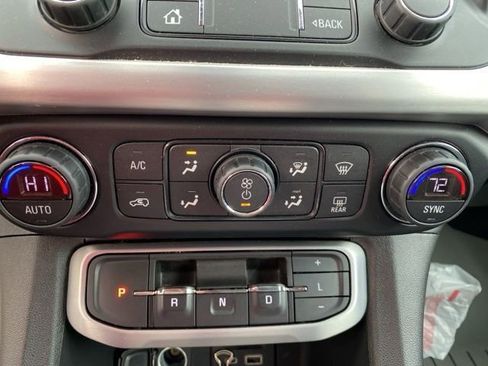 Used 2021 GMC Acadia SLT w/ Elevation Edition image 27