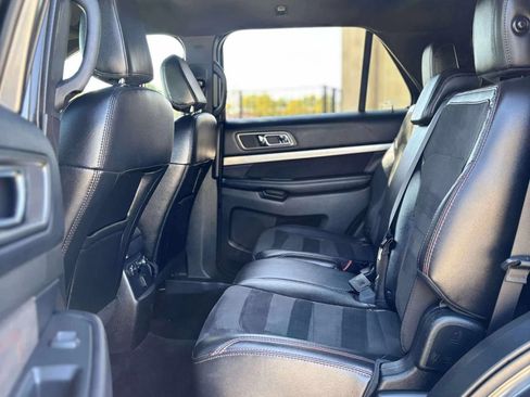 Used 2018 Ford Explorer XLT w/ Equipment Group 202A image 15