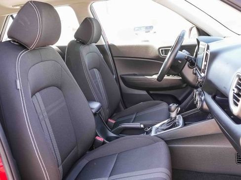 Used 2025 Hyundai Venue SEL FWD image 19