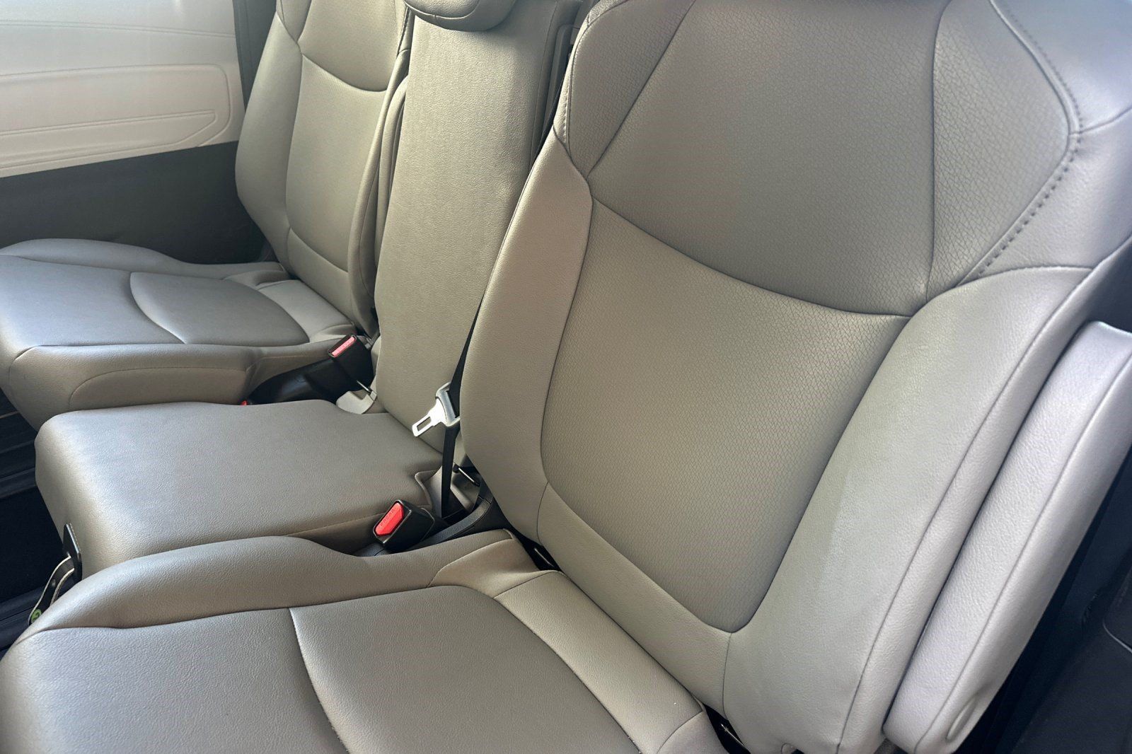 Used 2026 Toyota Sienna XLE FWD image 24