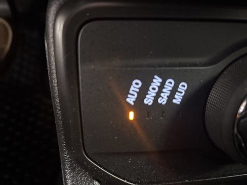 Used 2022 Jeep Renegade Latitude w/ Convenience Group AWD/4WD image 21