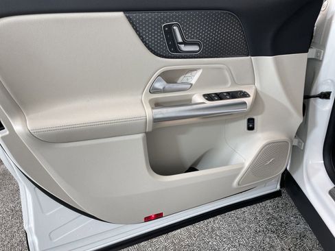 Certified 2025 Mercedes-Benz GLA 250 image 11