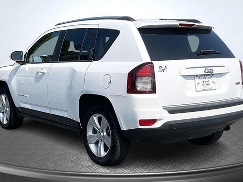 Used 2014 Jeep Compass Latitude w/ Sun/Sound Group FWD image 5