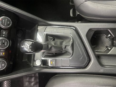 Used 2024 Volkswagen Taos SE image 32