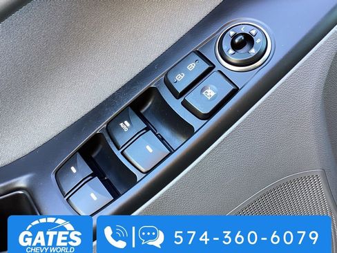 Used 2015 Hyundai Elantra SE w/ Option Group 02 image 16