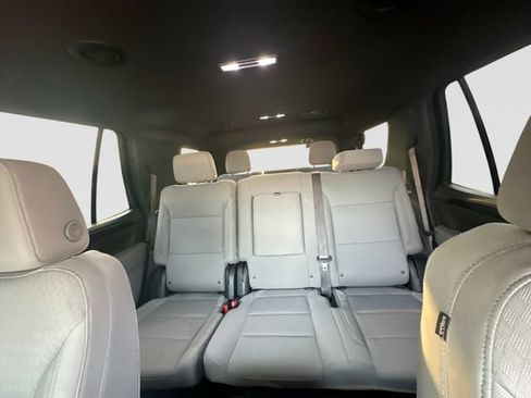 Used 2024 GMC Yukon SLE w/ Gmc Pro Safety Plus Package AWD/4WD image 20