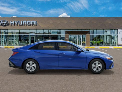 New 2025 Hyundai Elantra SE image 7