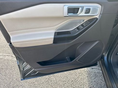 Used 2020 Ford Explorer Platinum w/ Premium Technology Package image 10