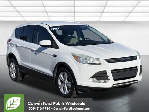 Used 2016 Ford Escape SE FWD image 1