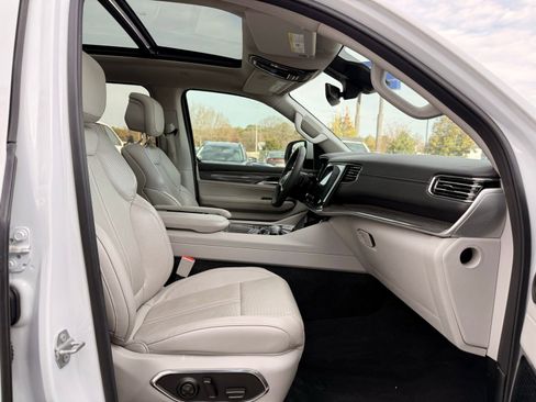 Used 2022 Jeep Wagoneer Series II w/ Premium Group I image 29