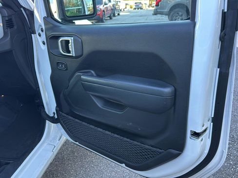 Used 2024 Jeep Wrangler Sport S image 12