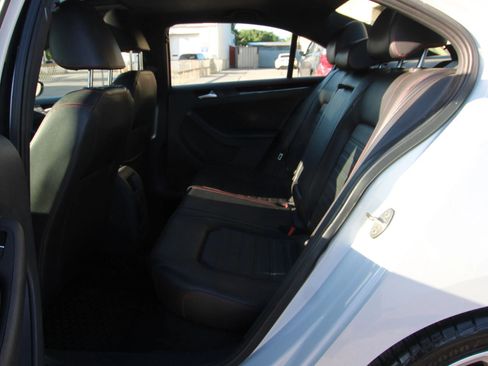 Used 2017 Volkswagen Jetta GLI FWD image 11