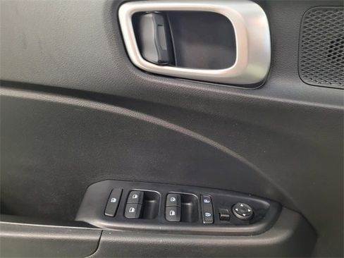 Used 2020 Hyundai Venue SEL w/ Convenience Package image 26