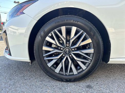 Used 2025 Nissan Altima 2.5 SV image 5