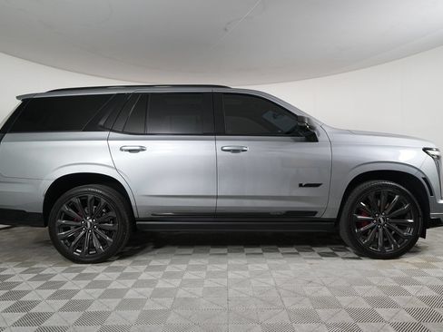Used 2025 Cadillac Escalade V AWD/4WD image 5