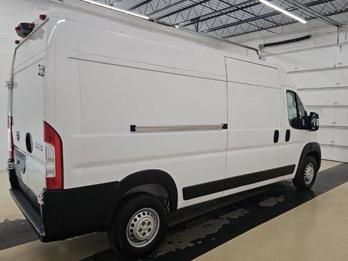 Used 2024 RAM ProMaster 2500 w/ Convenience Group FWD image 2