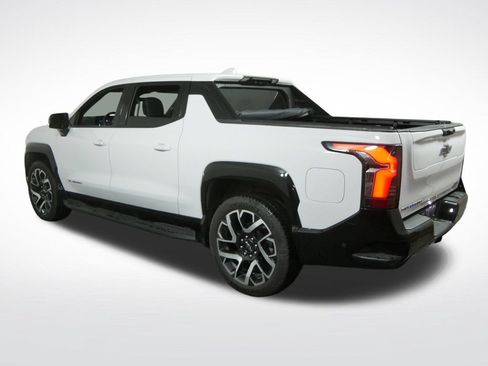 Used 2025 Chevrolet Silverado EV RST AWD/4WD image 6