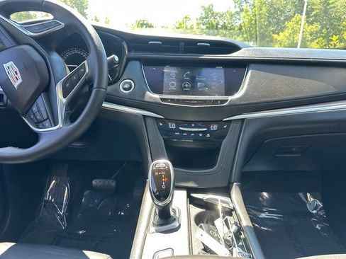 Used 2018 Cadillac XT5 Luxury w/ Driver Awareness Package AWD/4WD image 23