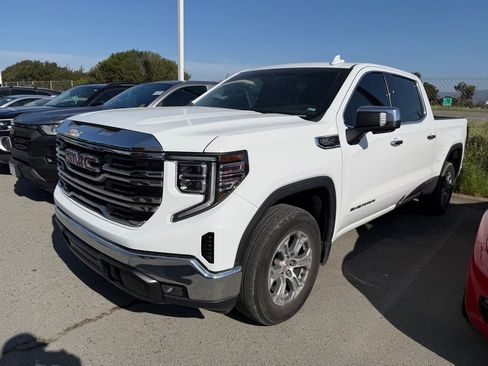 Used 2024 GMC Sierra 1500 SLT image 1