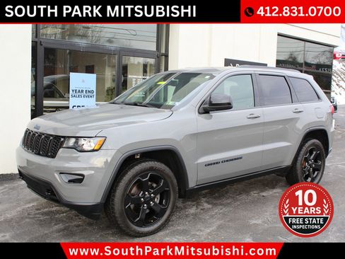 Used 2019 Jeep Grand Cherokee Laredo image 2