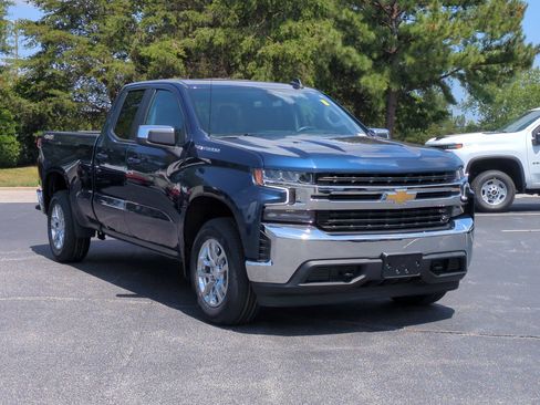 Used 2022 Chevrolet Silverado 1500 LT AWD/4WD image 2