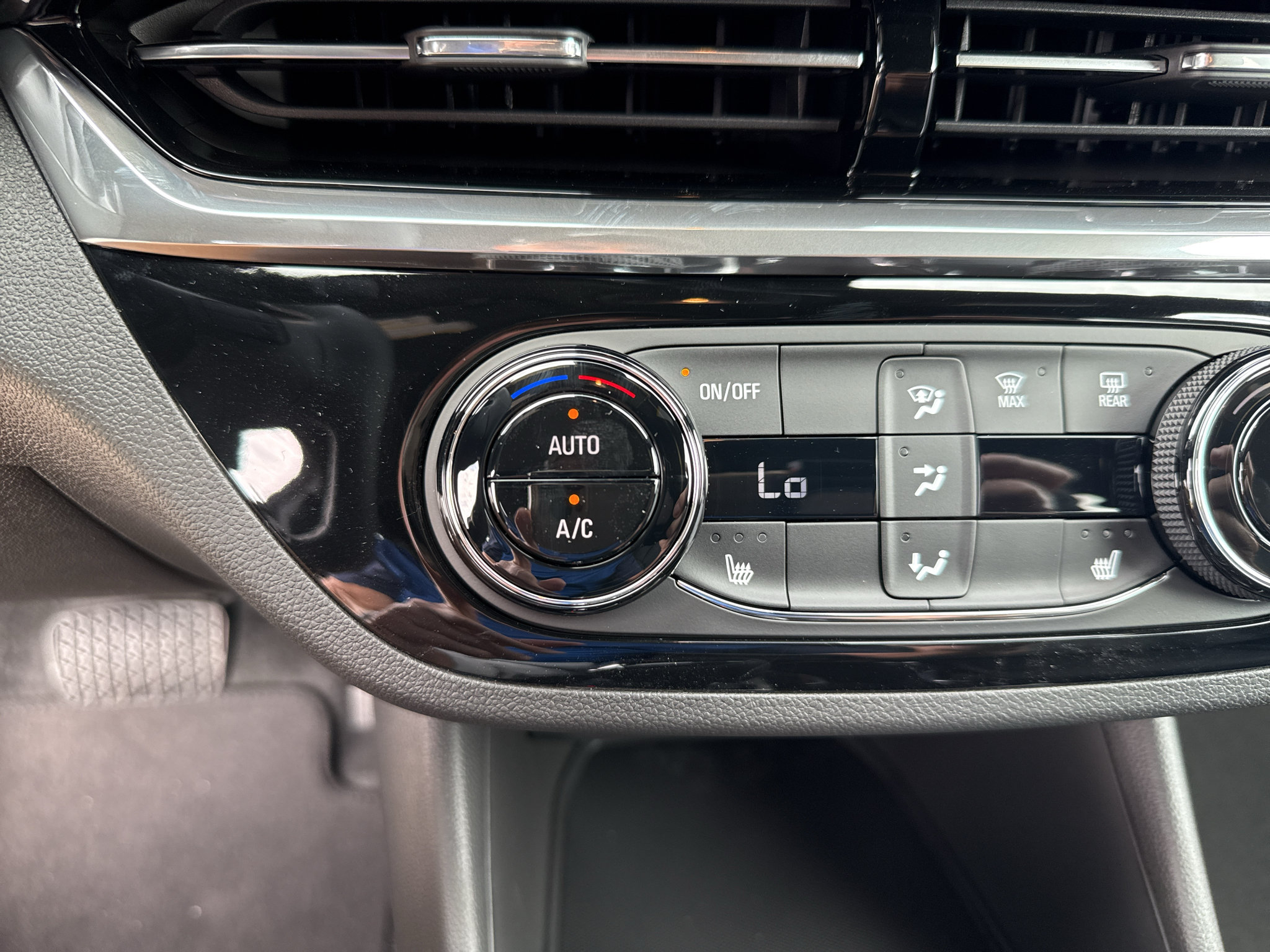 New 2026 Buick Envista Sport Touring w/ Convenience I Package FWD image 13