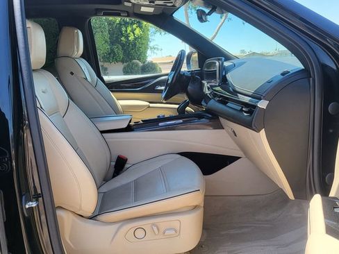 Used 2021 Cadillac Escalade Premium Luxury AWD/4WD image 20