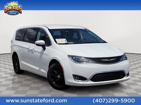 Used 2017 Chrysler Pacifica Touring Plus FWD image 1