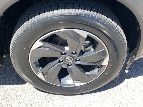 Used 2024 Nissan Rogue SV AWD/4WD image 29