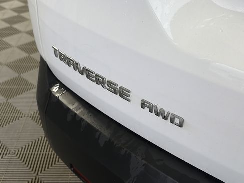 Used 2023 Chevrolet Traverse LT w/ Rear Camera Mirror Package AWD/4WD image 17