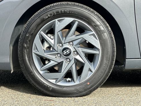 Used 2024 Hyundai Elantra SEL image 32