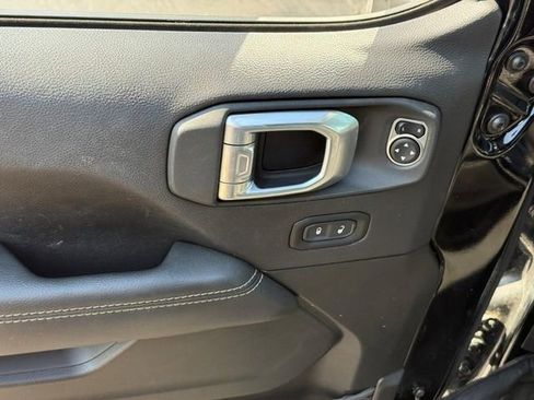 Used 2022 Jeep Wrangler Unlimited Sahara w/ Cold Weather Group AWD/4WD image 15