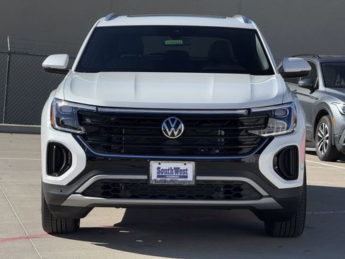 New 2026 Volkswagen Atlas Cross Sport SE FWD image 8